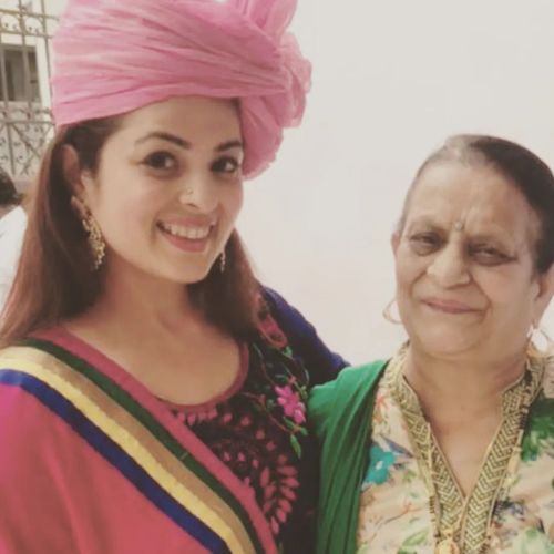 Anjana Sukhani with her mother