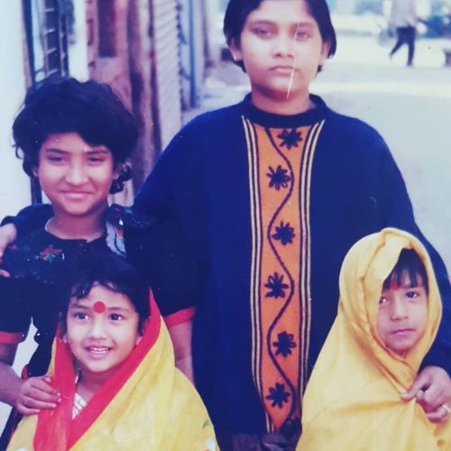 Chandni's childhood picture wiith her sisters