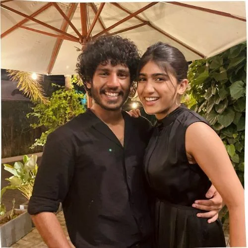 Hridhu Haroon with his sister Riya Shibu
