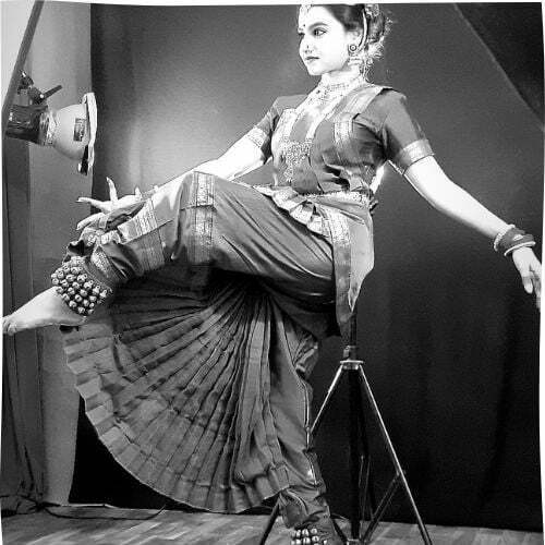 Urvi Gor dancing Bharatnatyam
