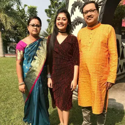 Anushka with her parents