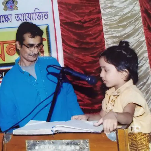 Bidipta's childhood picture with her father