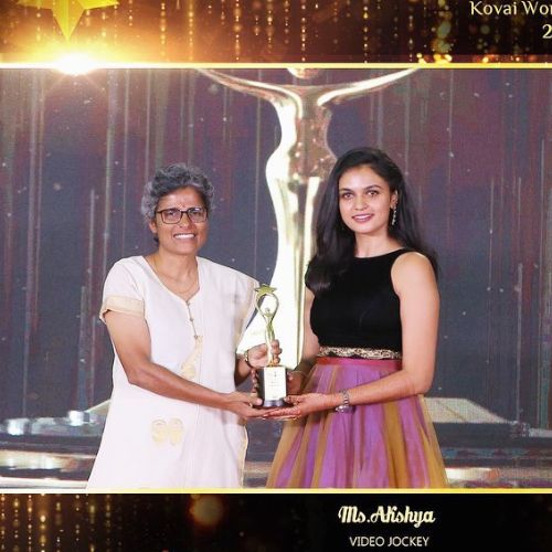 Akshayaa receiving award