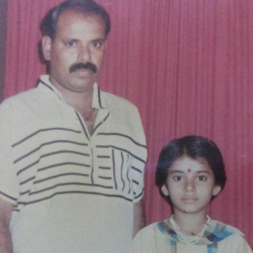 Childhood picture of Shruthi with his father
