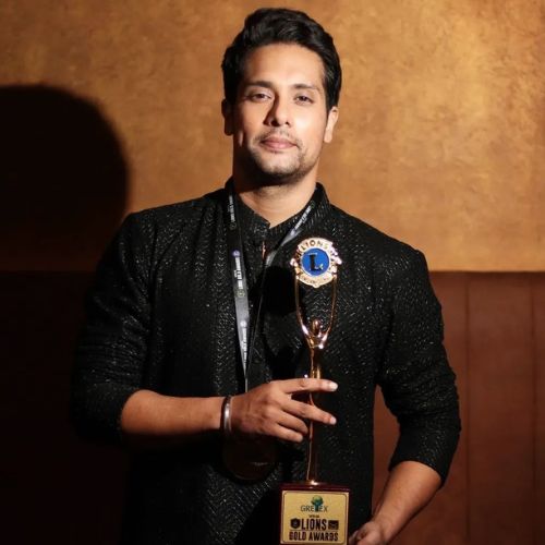 Manraj with his award