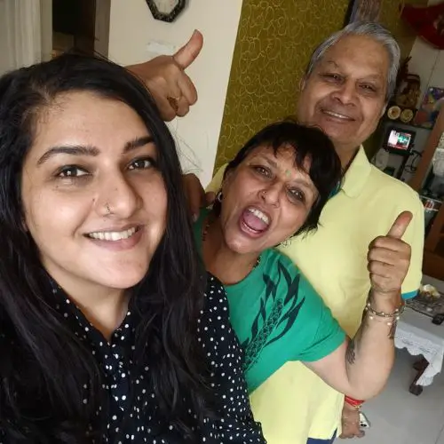 Bhavya Pandit with her parents