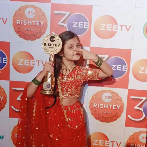 Reeza with her award