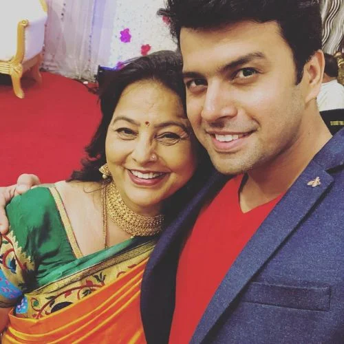 Amit Bhanushali with his mother (1)