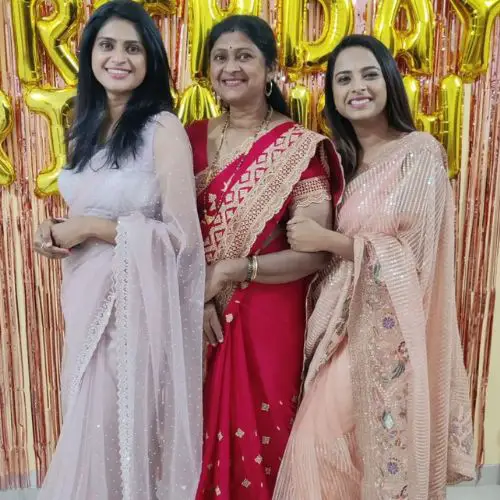 Amruta with her mother and sister