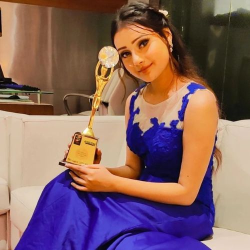 Kajal with her award