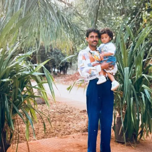 Prachi's childhood picture with her father