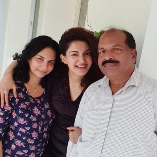 Honey Rose with her parents