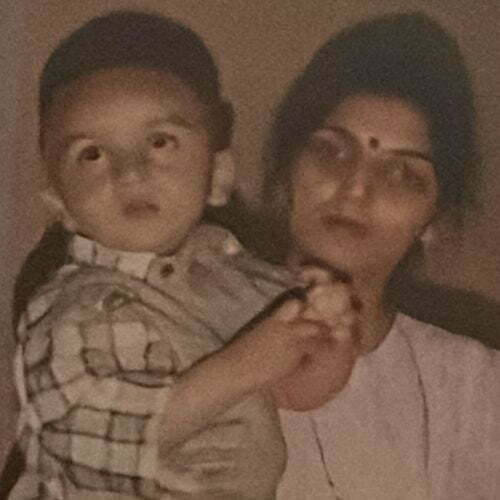 Ishaan's childhood picture with his mother