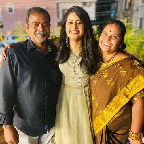Maahi with her parents