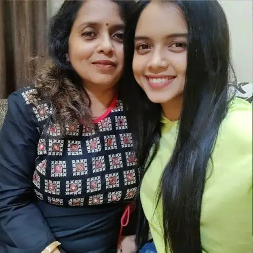Megha with her mother (2)