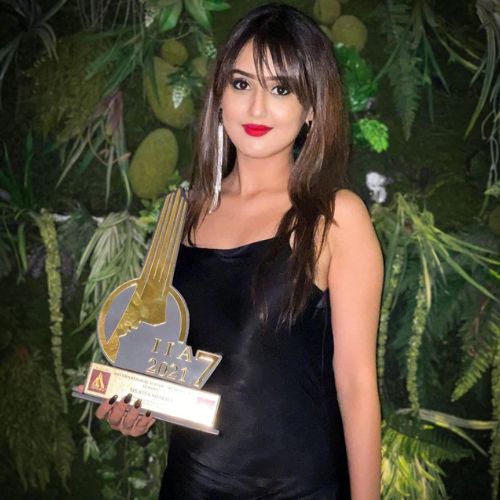 Riya with her award