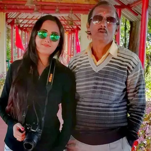 Shivanshi Das with her father