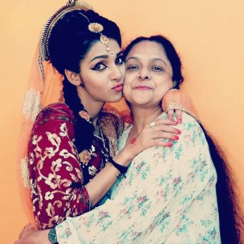 Tisha Kapoor with her mother