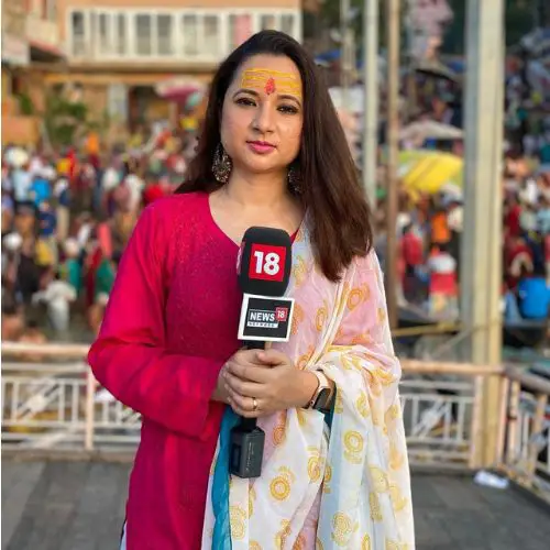 Aparna as news anchor in News 18 India at Banaras