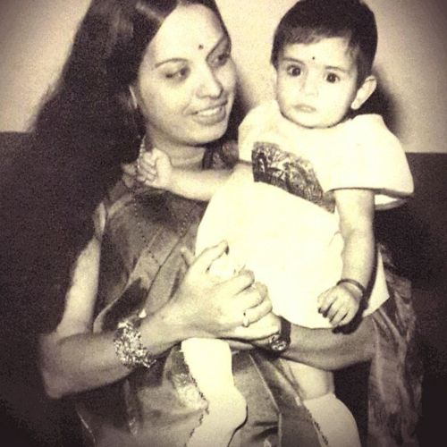 Childhood image of Shillpa Kataria with her mother