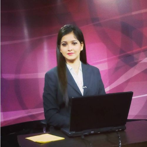 Jiya at Bansal News office as news anchor