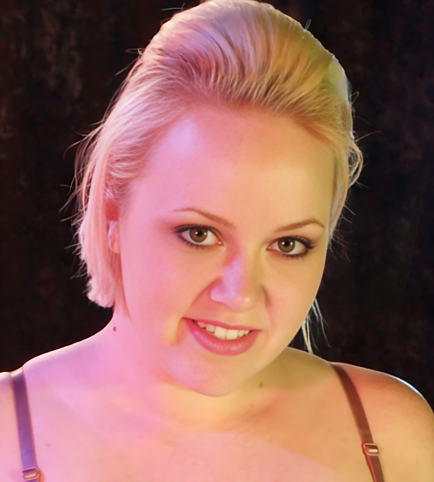 Amber Peach (Actress) Age, Wiki, Net Worth, Photos, Family, Biography