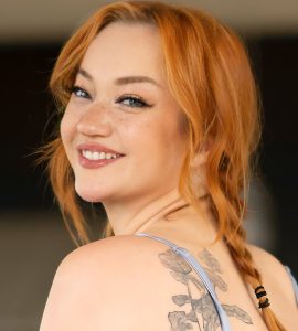 Emma Magnolia (Actress) Wiki, Biography, Videos, Pictures, Age, Weight