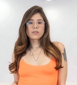 Isabel Moon (Actress) Wiki, Age, Net Worth, Photos, Videos, Biography