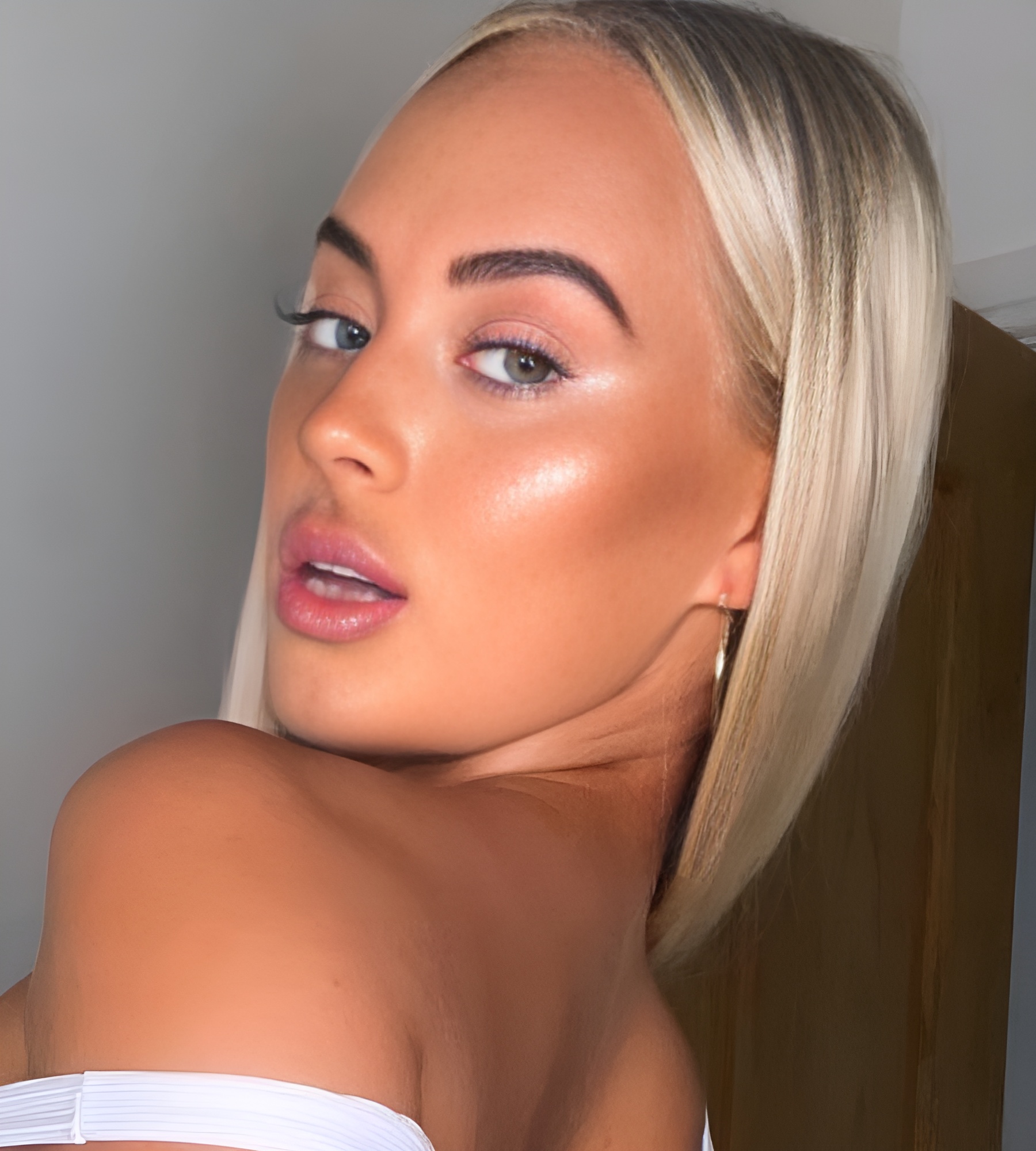 Rhiannon Blue (Actress) Age, Height, Weight, Wiki, Biography, Boyfriend