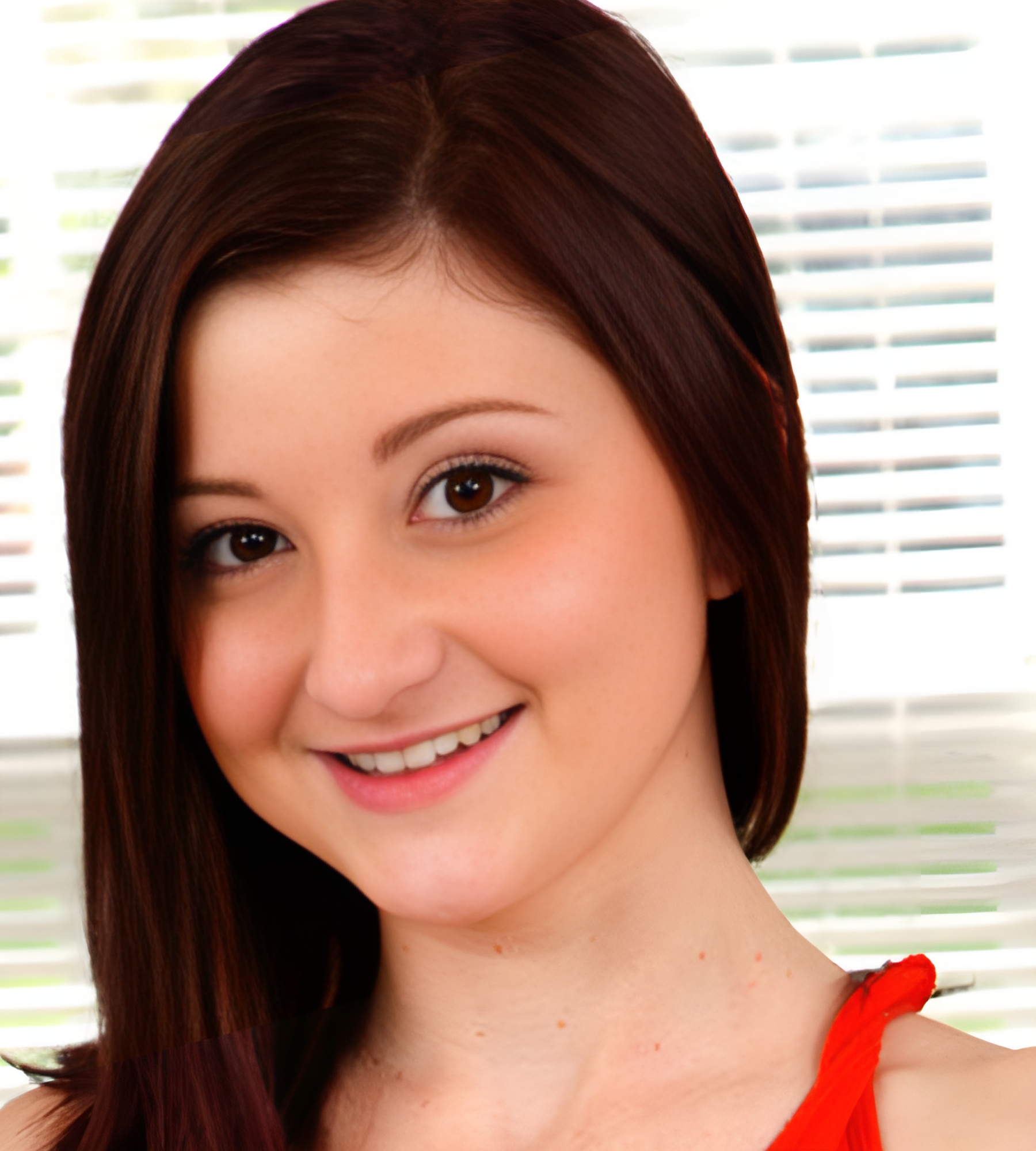Hailey Little (Actress) Height, Weight, Wiki, Biography, Boyfriend, Age,  Videos, Photos and More