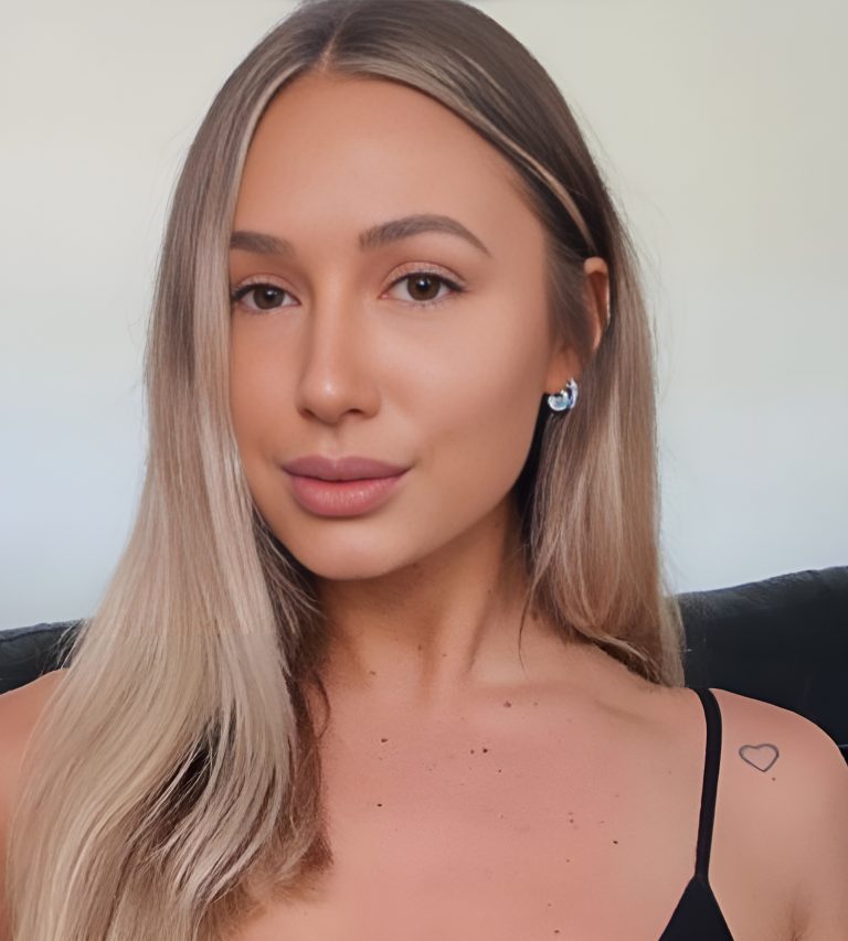 Holly Brougham (Actress) Height, Weight, Wiki, Biography, Boyfriend, Age, Videos and More