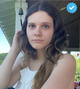 Anna Elizabeth Stern (Actor & Singer) Age, Height, Weight, Wiki